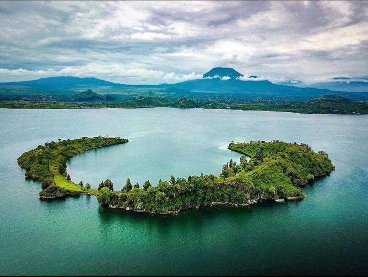 Tchegera Island