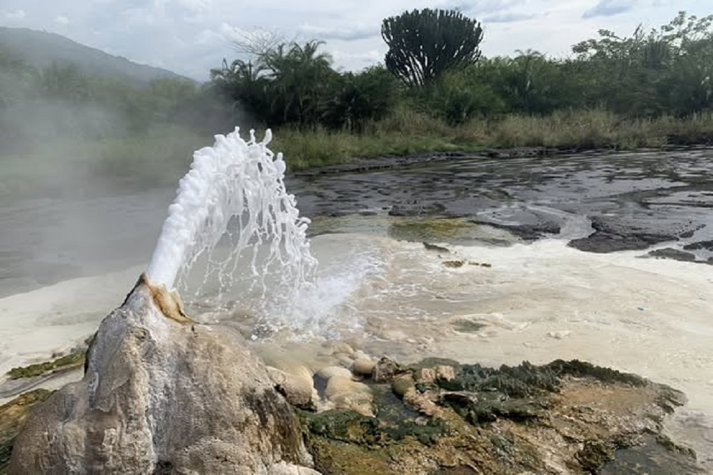 3 Days sempaya and fort portal tour