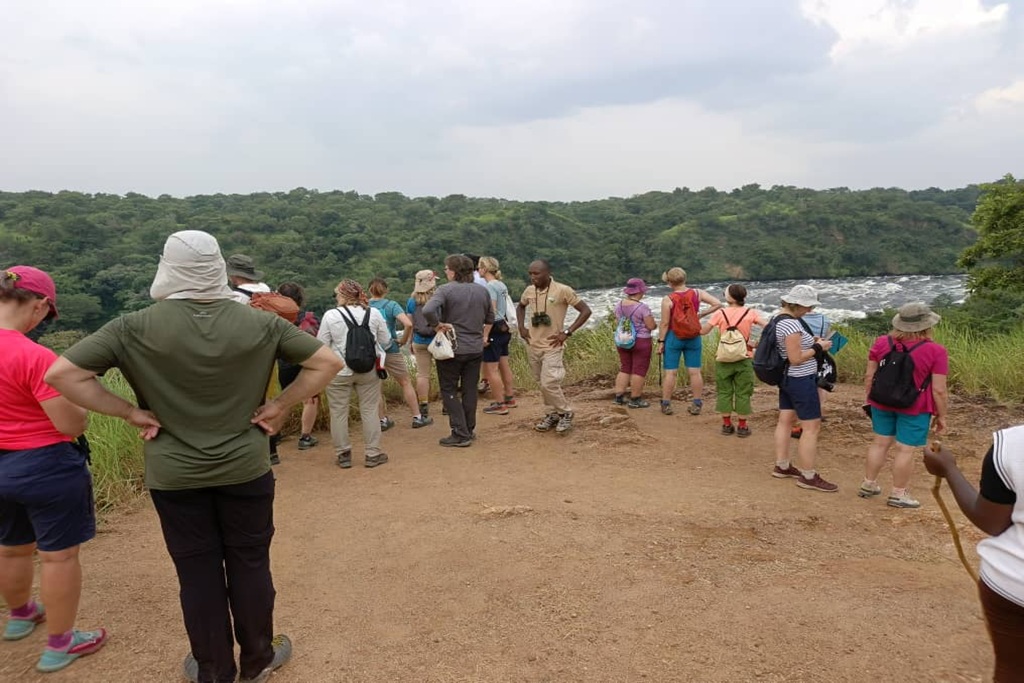 Guide to Tipping on a Uganda Safari
