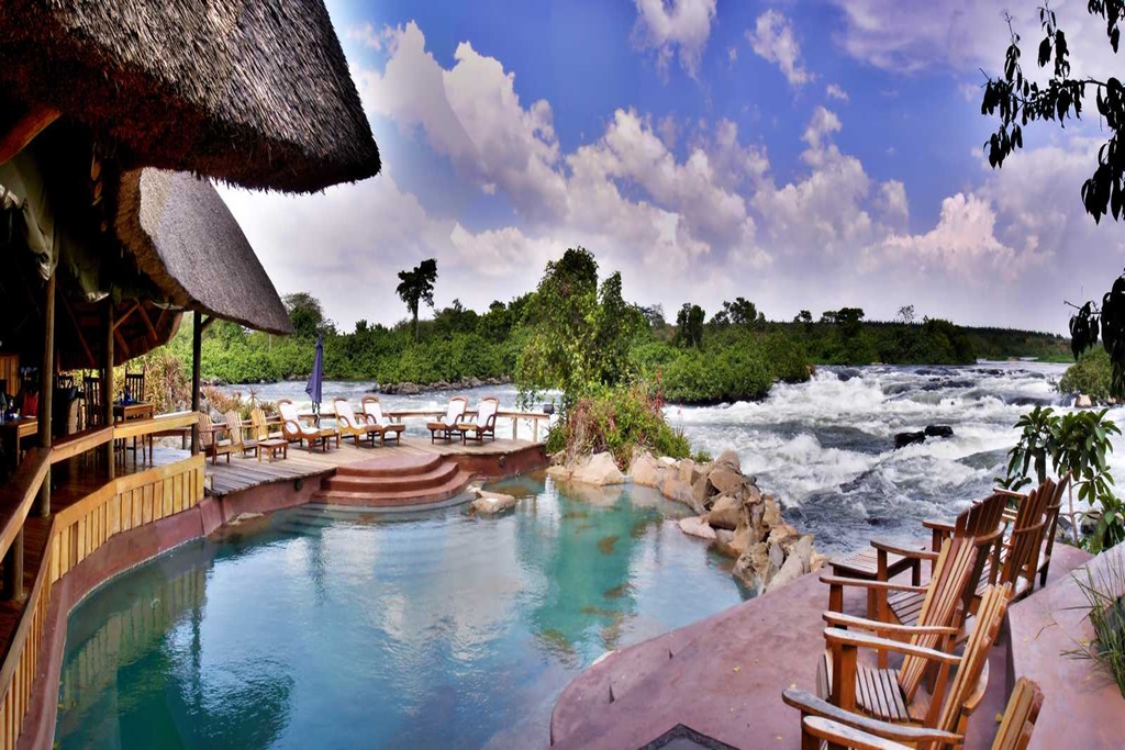 Uganda Luxury Safaris vs Budget Safaris